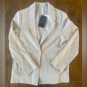 Fabletics NWT Women’s Oversized Blazer in Beige. Size XL.